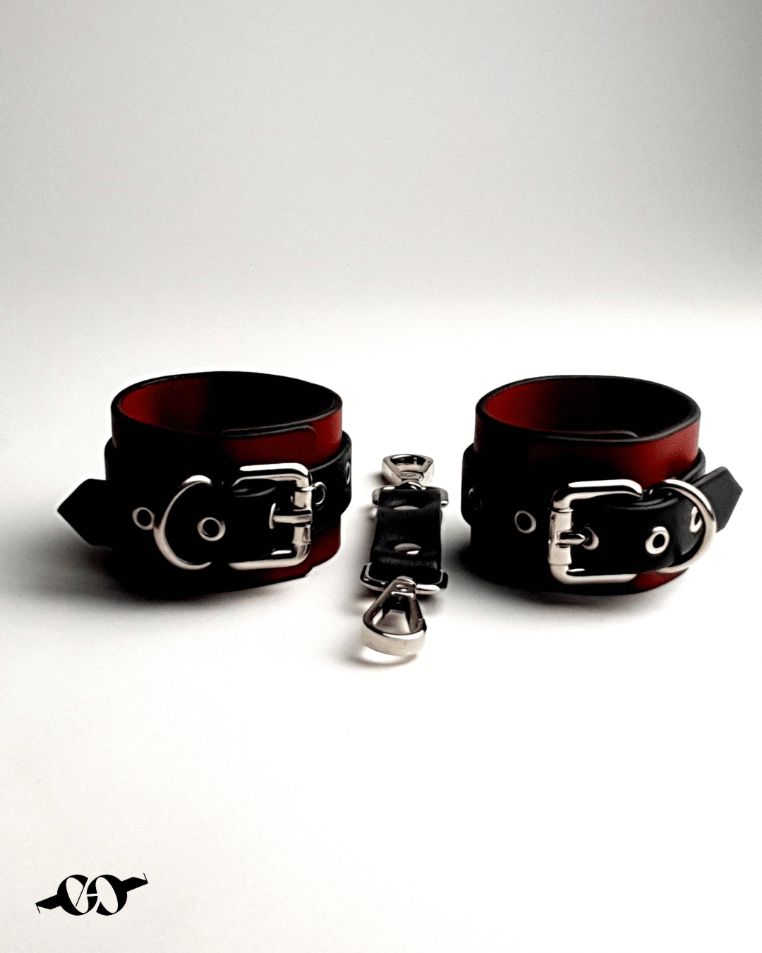 MYA Leather Handcuffs enchaine