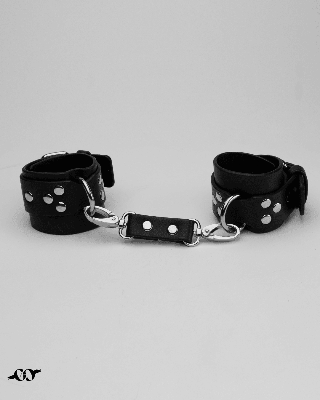 LOC Leather Handcuff enchaine